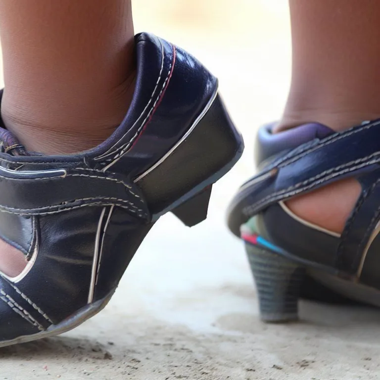 Detské topánky na opätku: pohodlná elegancia pre vaše malé štýlové hviezdičky
