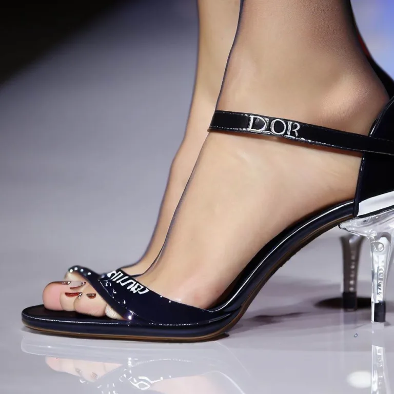 Dior topánky: elegancia a štýl spojené v jednom kúsku obuvi