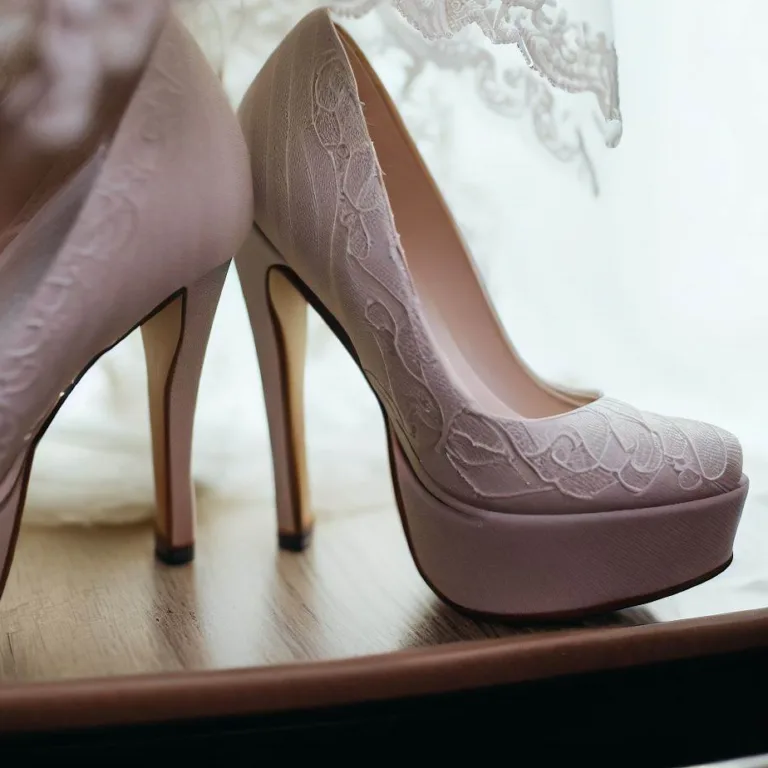 Svadobné topánky na platforme: elegancia a pohodlie na vašom veľkom dni